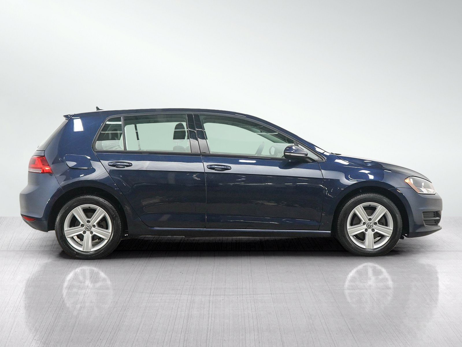 Used 2017 Volkswagen Golf Wolfsburg Edition FWD image 6