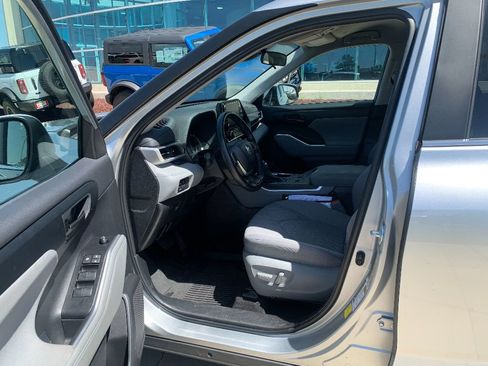 Used 2023 Toyota Highlander LE image 10