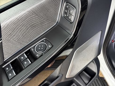 Used 2023 Ford F150 Lightning Platinum AWD/4WD image 13