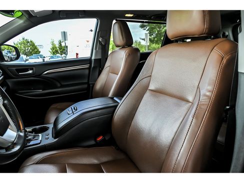 Used 2017 Toyota Highlander Limited w/ Protection Package #3 AWD/4WD image 12