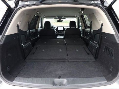 Certified 2025 Nissan Pathfinder SL image 9