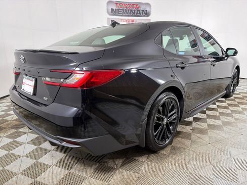Used 2025 Toyota Camry SE FWD image 3
