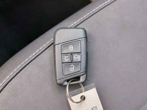 Used 2024 Volkswagen Taos SE image 29