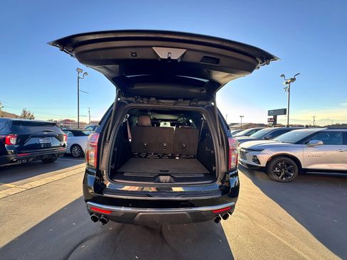 Used 2021 Chevrolet Suburban Premier w/ Premium Package image 28