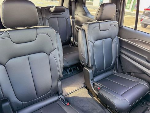 Used 2025 Jeep Grand Cherokee L Limited w/ Black Appearance Package image 8