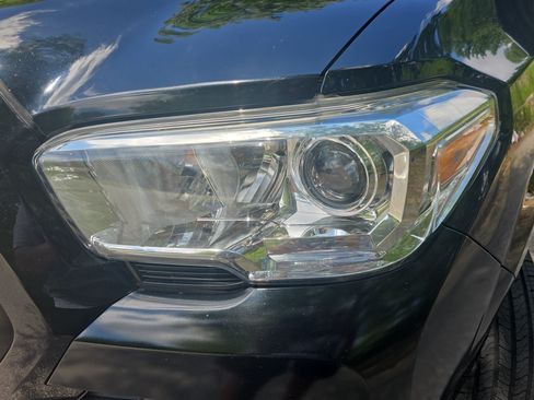 Used 2021 Toyota Tacoma SR AWD/4WD image 33