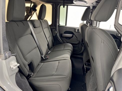 Used 2018 Jeep Wrangler Unlimited Sport S AWD/4WD image 28