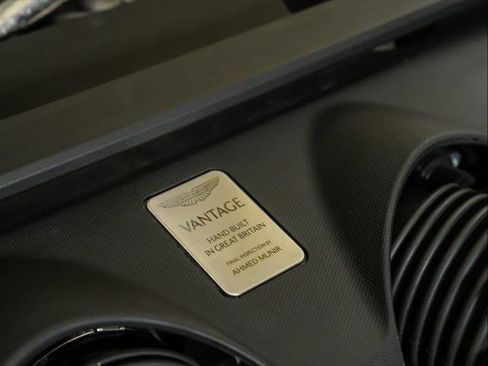 Used 2025 Aston Martin V8 Vantage Coupe image 19