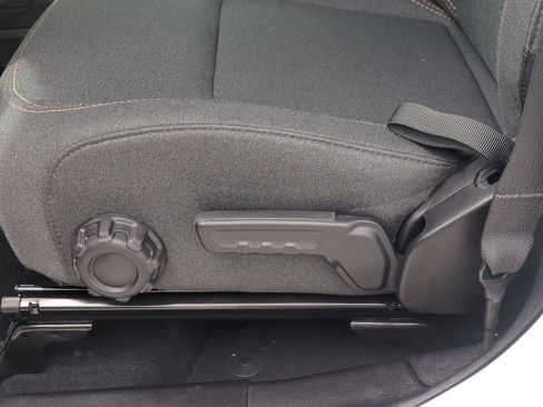 Used 2025 Jeep Wrangler Unlimited Sahara w/ Safety Group image 21