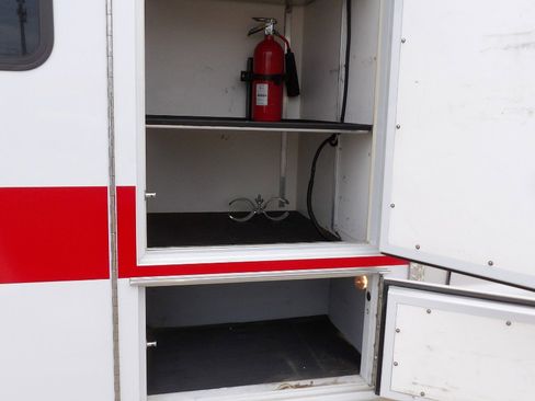 Used 2013 Ford F450 XLT w/ Ambulance Preparation Pkg RWD image 27