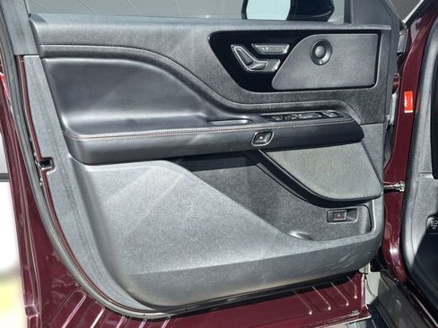 Used 2023 Lincoln Aviator Reserve w/ Elements Package Plus image 12