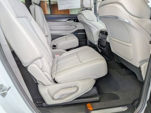 New 2026 Jeep Grand Wagoneer Summit w/ Premium Group III image 31