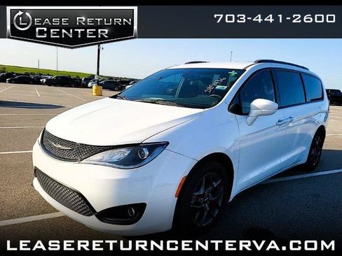 Used 2019 Chrysler Pacifica Touring-L Plus w/ S Appearance Package FWD image 1