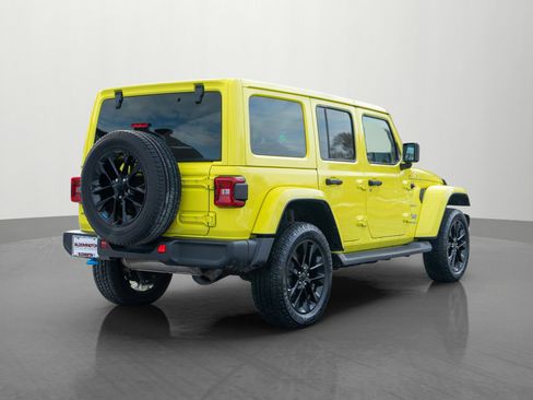 Used 2022 Jeep Wrangler Unlimited Sahara w/ Cold Weather Group image 7
