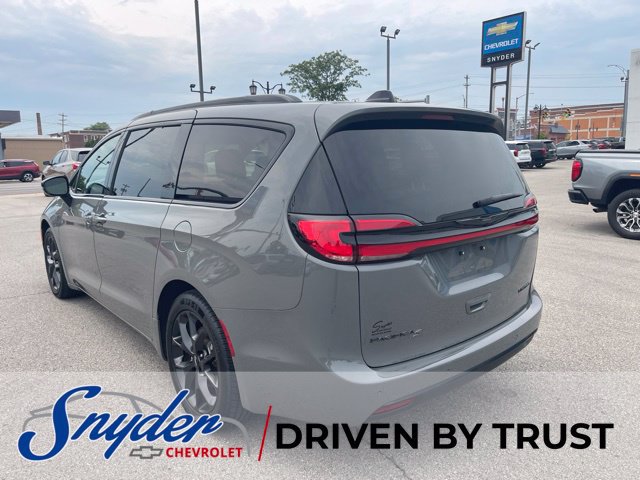 Used 2025 Chrysler Pacifica Limited FWD image 15