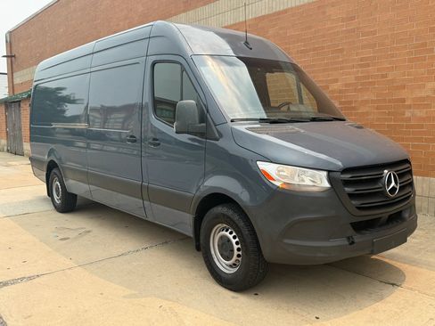 Used 2019 Mercedes-Benz Sprinter 170 image 1