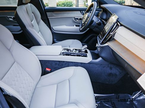 New 2026 Volvo XC90 B5 Plus w/ Protection Package image 17