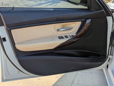 Used 2018 BMW 320i Sedan w/ Convenience Package image 11