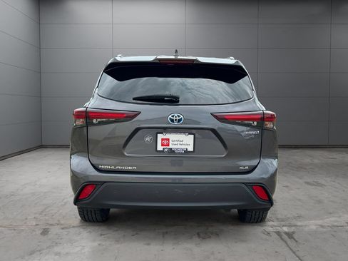 Used 2024 Toyota Highlander XLE AWD/4WD image 4