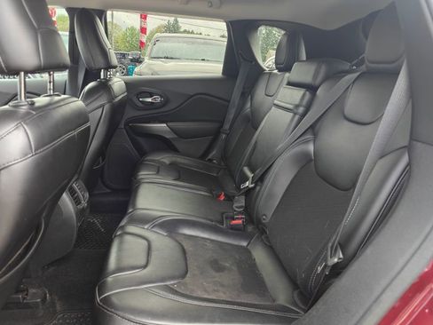 Used 2019 Jeep Cherokee Latitude Plus w/ Cold Weather Group AWD/4WD image 11