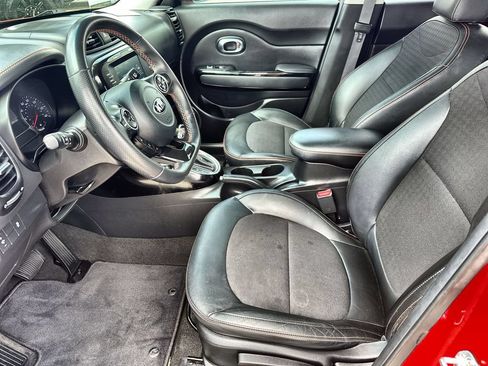 Used 2018 Kia Soul ! FWD image 24