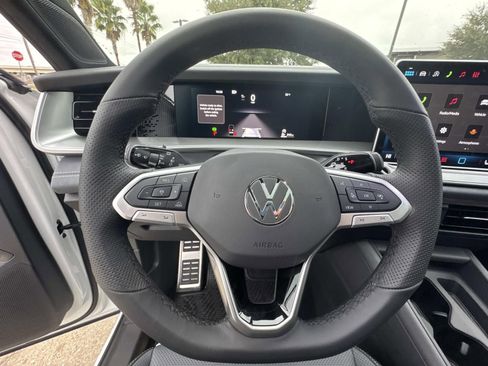 New 2026 Volkswagen Tiguan SE R-Line FWD image 15