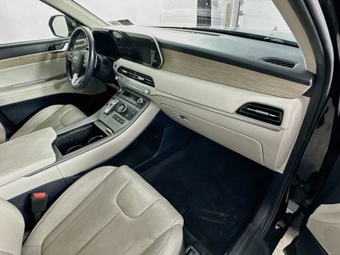 Used 2021 Hyundai Palisade SEL w/ Premium Package FWD image 2