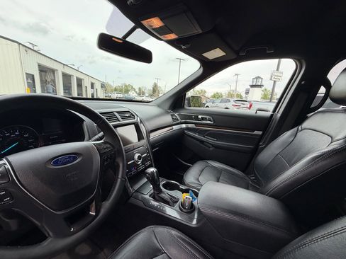 Used 2019 Ford Explorer Limited w/ Class III Trailer Tow Package FWD image 17