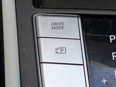 Certified 2025 Hyundai Elantra Limited image 25