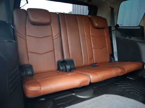 Used 2018 Cadillac Escalade Premium Luxury RWD image 25