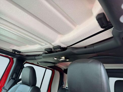 Used 2023 Jeep Gladiator Sport image 15