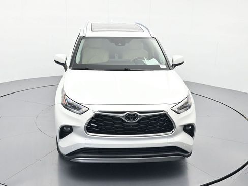 Used 2022 Toyota Highlander Platinum FWD image 32