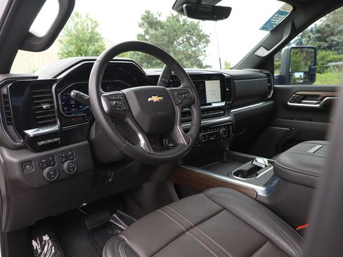 Used 2024 Chevrolet Silverado 3500 High Country w/ High Country Premium Package AWD/4WD image 27