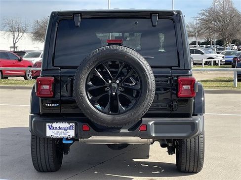 Used 2022 Jeep Wrangler Unlimited Sahara image 5