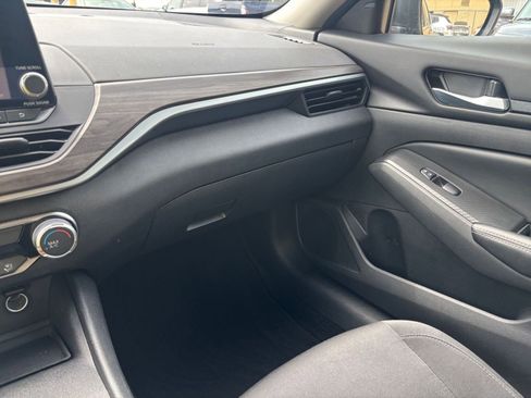 Used 2025 Nissan Altima 2.5 SV FWD image 35