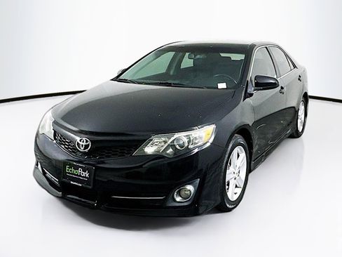 Used 2013 Toyota Camry SE image 3