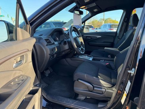 Used 2021 Honda Passport Sport image 4