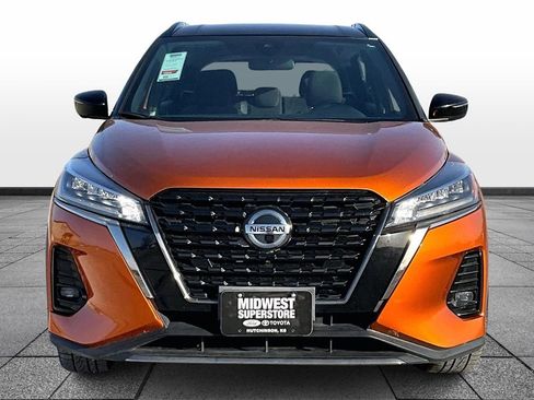 Used 2021 Nissan Kicks SR image 3