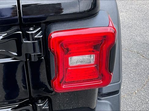 Used 2018 Jeep Wrangler Rubicon AWD/4WD image 27