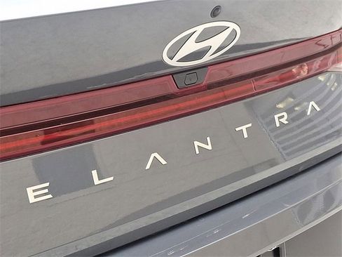 New 2025 Hyundai Elantra Limited image 24