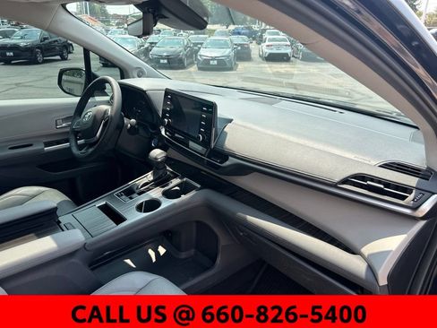 Used 2024 Toyota Sienna Limited AWD/4WD image 8
