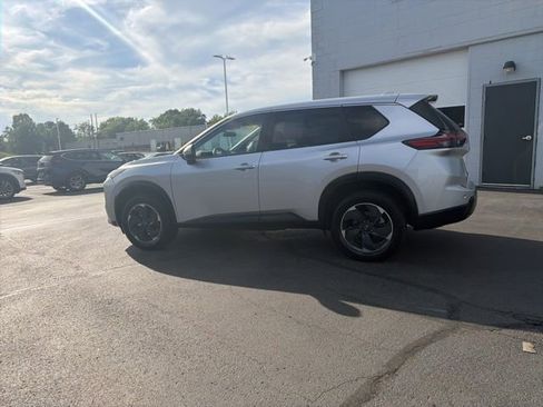 Used 2025 Nissan Rogue SV AWD/4WD image 14