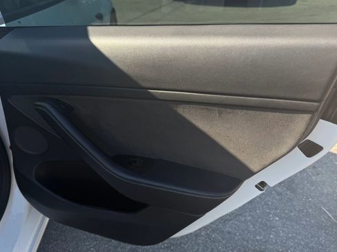 Used 2022 Tesla Model 3 Standard Range RWD image 16