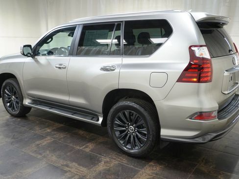 Used 2022 Lexus GX 460 Premium w/ Accessory Package AWD/4WD image 9