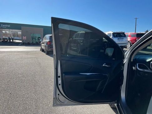 Used 2018 Dodge Journey SXT w/ Connectivity Group FWD image 33