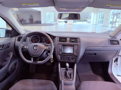 Used 2016 Volkswagen Jetta S image 6