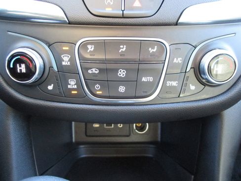 Used 2024 Chevrolet Equinox LT image 26