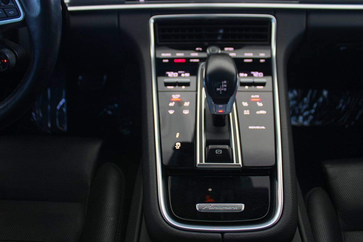 Used 2019 Porsche Panamera 4 AWD/4WD image 19