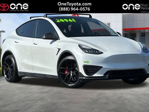 Used 2021 Tesla Model Y Long Range image 1