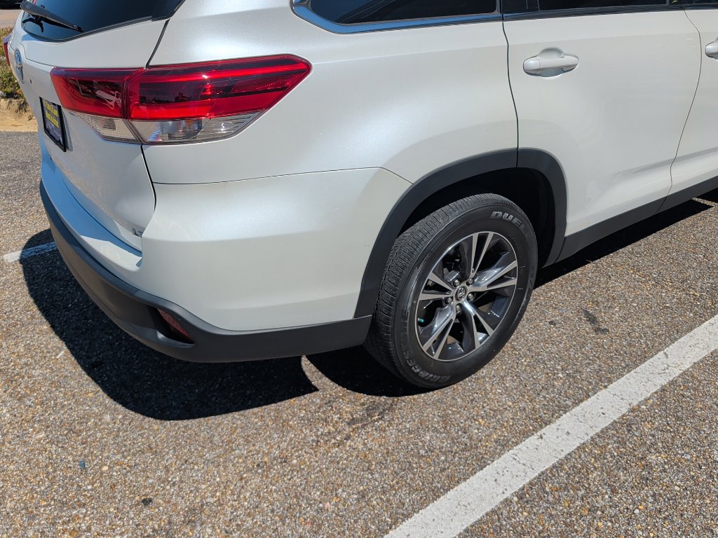 Used 2019 Toyota Highlander Plus FWD image 11
